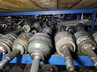 Mitsubishi Carisma çıkma akis