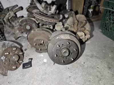 Mazda B2200 çıkma sol taşıyıcı